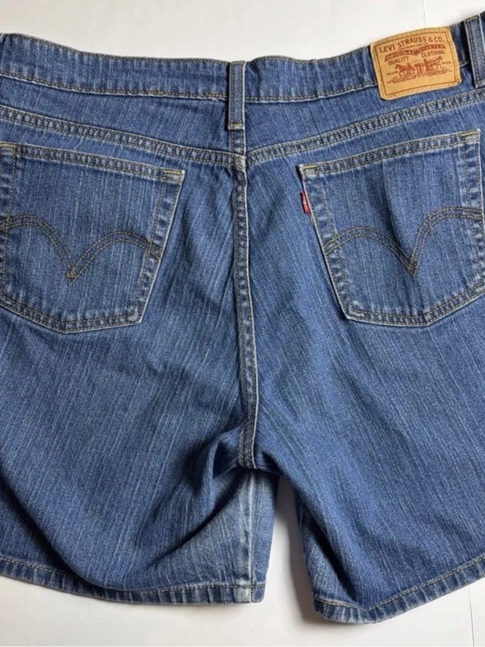 Levi's 550 Women's Denim Shorts Size 18 Relaxed Fit Blue - Picture 2 of 5